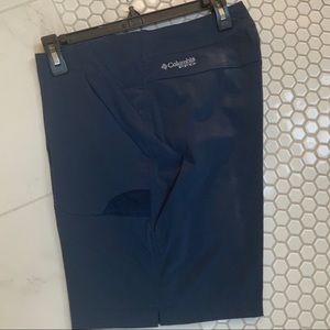 Women’s navy Columbia PGF shorts Size12